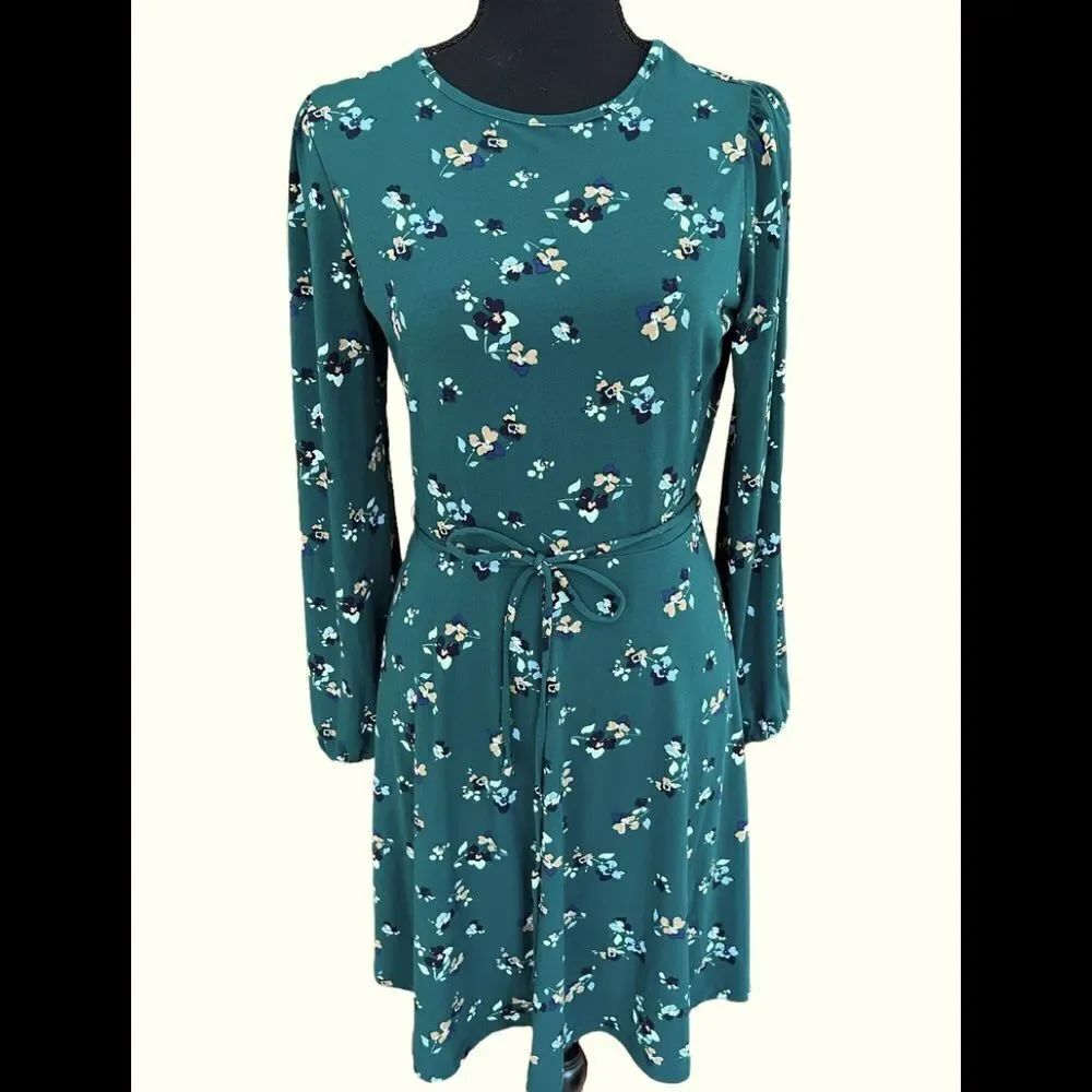 Banana Republic long sleeved green floral fit and flare belted dress size XS.